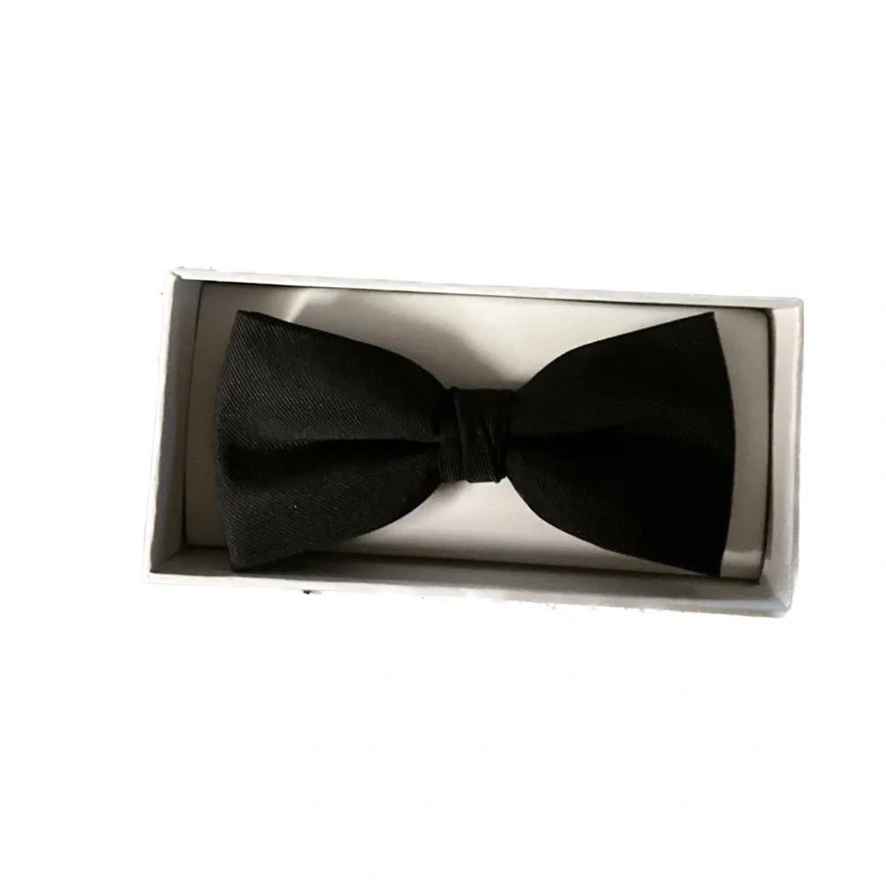 Urban Sunday pre tied bowtie